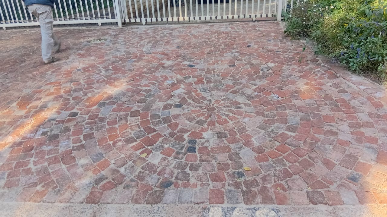 Decorative Cobble Paving